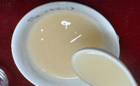 多少媽媽栽在輔導(dǎo)作業(yè)上！姥姥端來的一杯溫?zé)嵊袡C(jī)葛根粉，竟成了情緒 “滅火器”